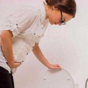 孕期尿液很黄是怎么回事,孕期脸色暗黄怎么回事儿