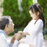 孙女长得特别特别像爷爷正常吗,胎儿长相由什么决定的