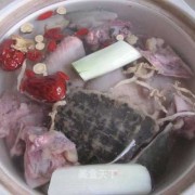 怀孕期间可以吃甲鱼炖鸡吗,孕期能吃甲鱼吗 初期