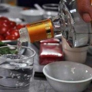 备孕期间喝酒的危害（老公备孕期间喝一次酒有影响吗）