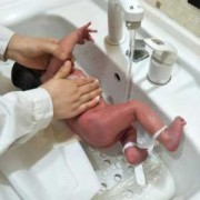 宝宝三操三浴指的是什么,孕妇洗澡的时候胎儿在干嘛