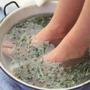 怀孕期间能用艾草泡脚吗（怀孕期间能用艾草泡脚吗有影响吗）