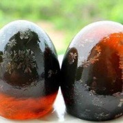 孕妇吃皮蛋对胎儿的影响（孕妇吃一口松花蛋会有影响吗？松花蛋是什么做的呢）