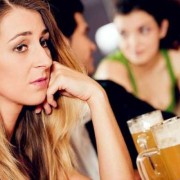 孕妇偶尔喝啤酒可以吗？孕妇喝啤酒对胎儿有什么影响,孕期想喝酒怎么回事