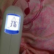 胎儿两个月是什么样子（两个月宝宝正常温度是多少？两个月宝宝体温37.6是正常的吗）