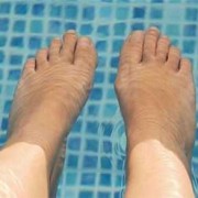 孕期脚底出汗（怀孕后为什么总出汗）