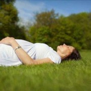 孕期晒太阳晒哪个部位（孕期晒太阳晒哪个部位好）