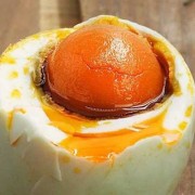 孕期吃太咸有哪些危害（咸蛋黄吃了有什么好处坏处）