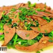 怀孕期间能不能吃猪肝（怀孕8个月了猪肝能和西兰花菠菜同吃嘛）