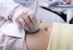 中孕期彩超（孕妇做彩超能吃饭吗？还有什么检查需要注意的事情）