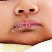 胎儿会吐泡泡吗（宝宝嘴巴吐泡泡怎么回事）