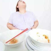 长期半夜吃太饱的后果会怎么样,吃得太饱会压迫胎儿吗视频