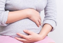 孕期有咽喉炎怎么办（孕妇在怀孕时嗓子疼头疼怎么办）