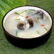 孕期喝鲫鱼汤（孕妇喝鲫鱼汤对胎儿有什么好处）