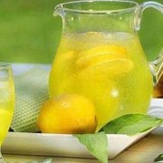 孕妇可以喝柠檬水吗?对胎儿有影响吗,孕期可以吃柠檬吗早期