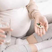 孕妇吃药对胎儿有什么影响,受孕期间吃药有影响吗女性