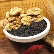 吃什么胎儿的头发黑（宝宝六个月可以吃黑芝麻核桃酱吗）
