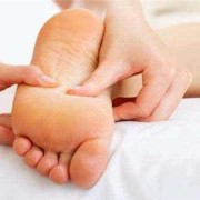 怀孕后期的孕妇脚肿痛，可以怎么缓解疼痛呢,孕期脚肿痛怎么缓解
