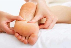 怀孕后期的孕妇脚肿痛，可以怎么缓解疼痛呢,孕期脚肿痛怎么缓解