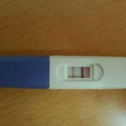 备孕期月经来了一小点（第一天月经只有一点点是怀孕了吗？我没其他感觉，怎样检查好啊）