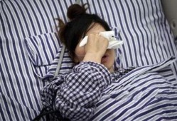 孕妇哭胎儿一直动（孕妇哭胎儿一直动怎么回事）