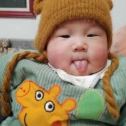 胎儿伸舌头（婴儿经常吐舌头是怎么回事）