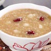 孕期吃什么奶水足（在坐月子期间，产妇吃什么食物最好消化吸收）