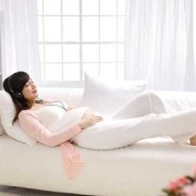 孕妇多睡觉对胎儿好吗（孕妇睡觉能垫腰吗？会不会对胎儿有危害啊？有没有影响呢）