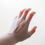 怀孕快五个月了，最近发现早上起来手指关节疼是怎么回事,孕期指关节疼是怎么回事