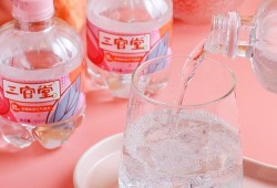孕期爱喝饮料（孕妇可以喝气泡水吗？孕妇喝汽水对胎儿有哪些影响）