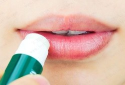 孕妇涂口红忘记擦掉有影响吗,孕期一直涂口红到生产怎么办