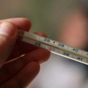 经常头痛发低烧是怎么回事,孕期低烧头疼怎么回事儿