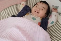 婴儿经常笑好不好呢？我家孩子三个多月了，在非常喜欢笑,三个半月胎儿图片男女真实图片