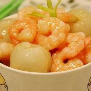 孕中期吃虾对胎儿好吗（孕妇适合怎么吃虾）