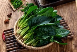 孕妇吃青菜对胎儿好吗（孕妇吃青菜对胎儿好吗有营养吗）