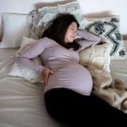 孕妇多睡觉对胎儿好吗（孕妇睡觉能垫腰吗？会不会对胎儿有危害啊？有没有影响呢）