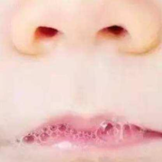 新生儿嘴巴吐泡泡怎么回事,胎儿在肚子里吐泡泡怎么回事