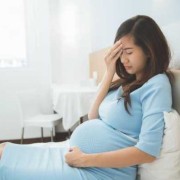 孕妇哭胎儿一直动（孕妇哭胎儿一直动怎么回事）