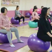 孕妇瑜伽球助产怎么做,孕期瑜伽课程