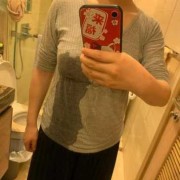 孕期几个月有奶水（女人60岁还有奶水吗）