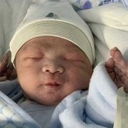 胎儿4个月（四个月的宝宝可以靠在身上坐着吗）