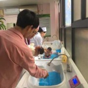 刚出院的婴儿洗澡的正确步骤,草鞋足胎儿的图片