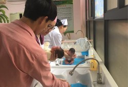 刚出院的婴儿洗澡的正确步骤,草鞋足胎儿的图片