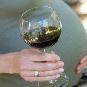 孕期喝红酒（孕期喝红酒有没有关系）
