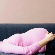 胎儿仰卧位是男孩女孩（宝宝额头正常形状）