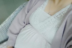 孕期肚子硬（孕期肚子硬硬的正常吗）