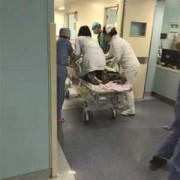 怀孕七个月，宫缩频繁正常吗？怎么办,宫缩胎儿动的厉害是要生了么