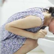孕期吐酸水（孕期吐酸水吃什么能缓解）