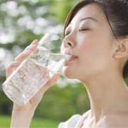 孕期喝盐水（孕期喝盐水可以吗）