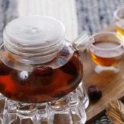 杜仲和枸杞能同时泡水喝吗,孕期喝杜仲茶好吗